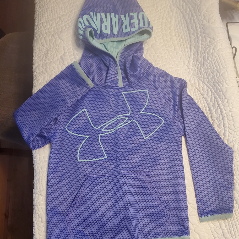 Under Armour pullover with hoodie Size YXS